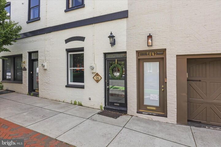 Property Photo:  16 E Walnut Street  PA 17602 