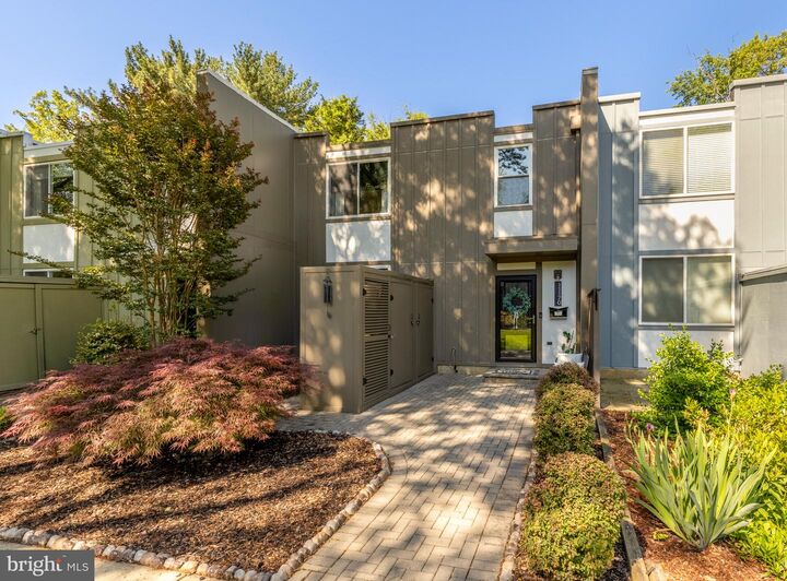 Property Photo:  11170 Forest Edge Drive  VA 20190 