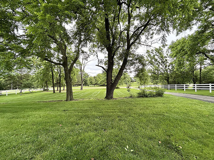 Property Photo:  5000 E Eagle Ridge Rd  MO 65201 