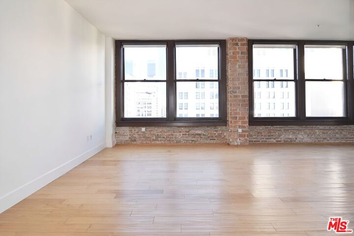 Property Photo: 460 S Spring St CA 90013