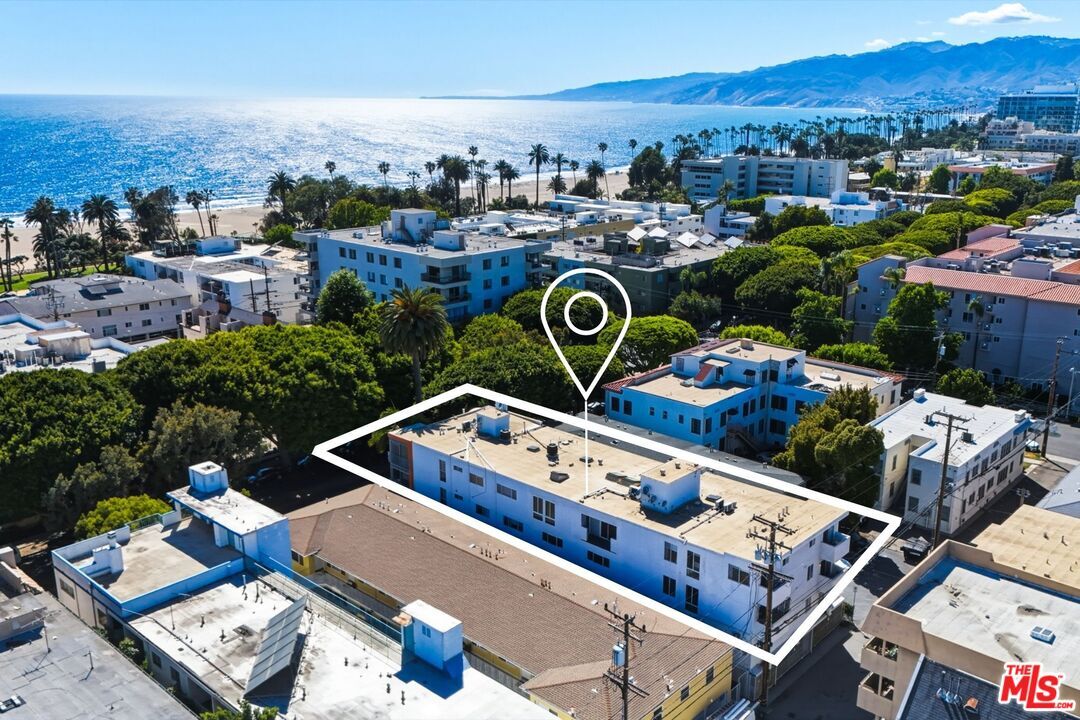 Property Photo:  917 2nd St  CA 90403 