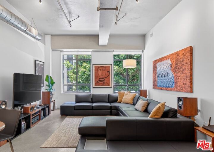 Property Photo:  849 S Broadway  CA 90014 