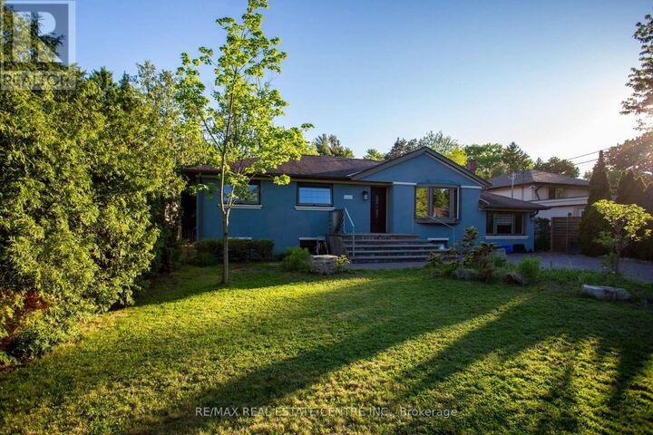 Property Photo:  2450 Edenhurst Drive  ON L5A 2K9 