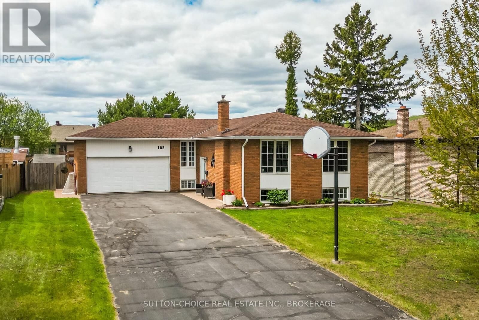 Property Photo:  165 Macbeth Crescent  ON P1B 7X7 