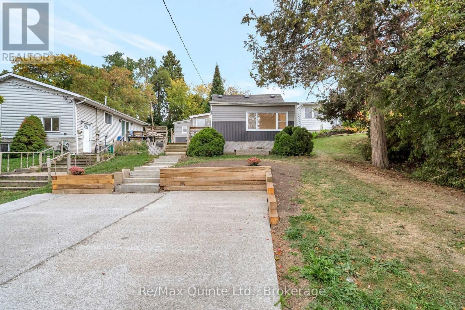 Property Photo: 78 Wallbridge Cres Crescent ON K8P 1Z4