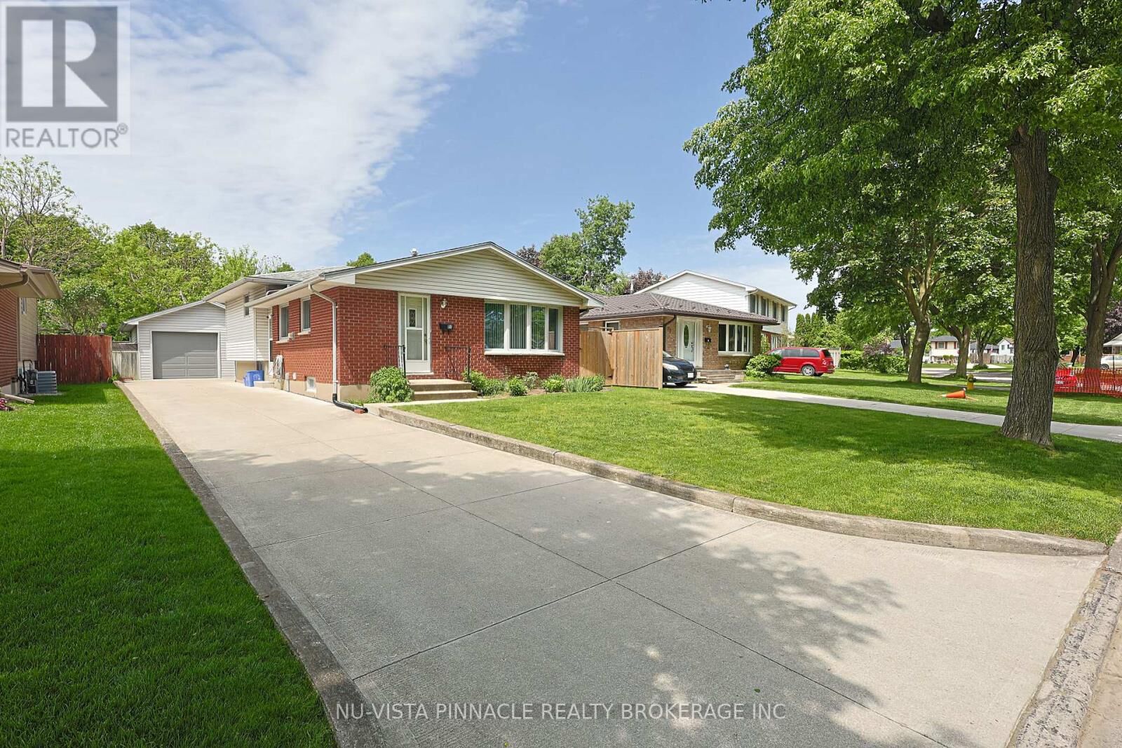 Property Photo: 84 Kintail Crescent ON N6E 1J5