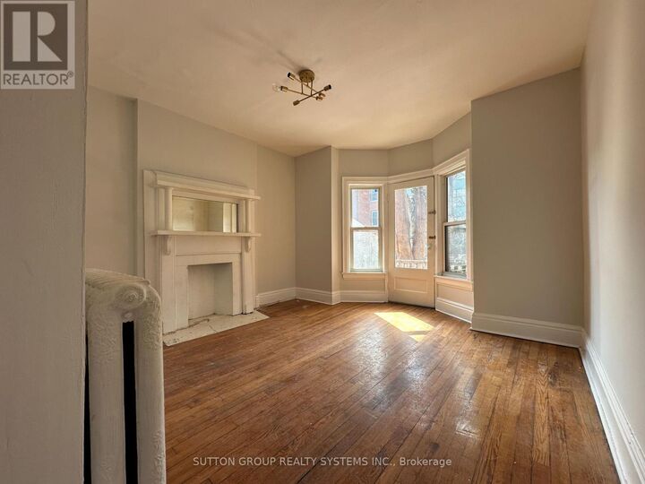 Property Photo: 237 Dovercourt Road B ON M6S 3G5