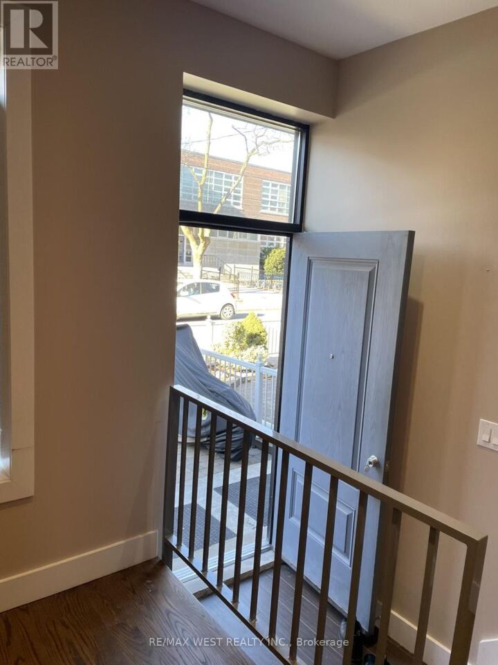 Property Photo: 111 Lippincott Street Main ON M5S 2P2