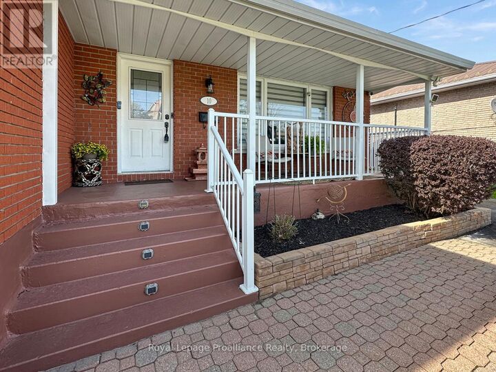 Property Photo:  10 Chown Crescent  ON K8P 4P9 