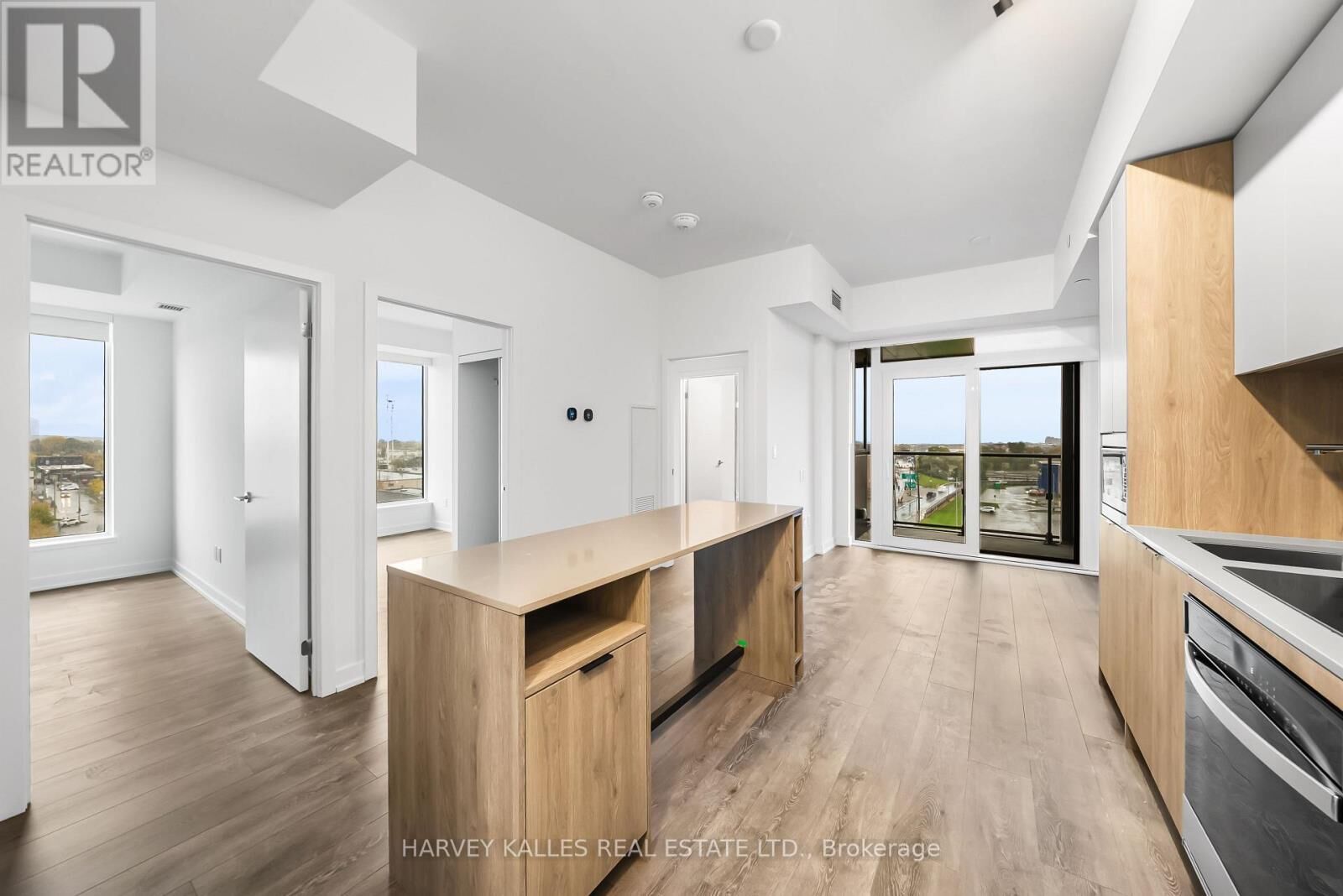Property Photo: 1007 The Queensway 514 ON M8Z 6C7