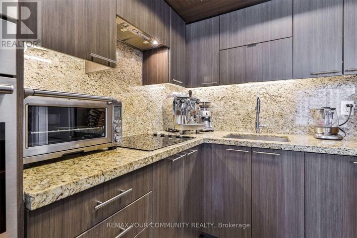 Property Photo: 120 Harrison Garden Boulevard 533 ON M2N 0H1