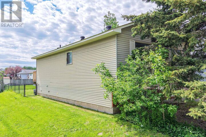 Property Photo: 211 Westmount Drive South ON L3V 6E5