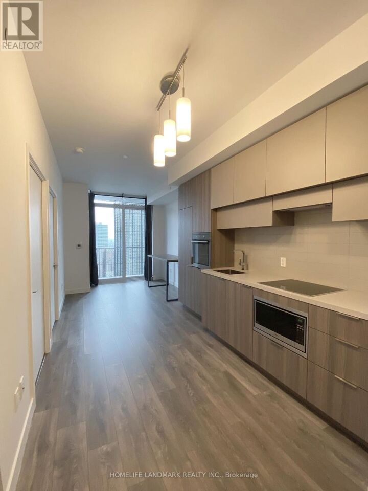 Property Photo:  8 Eglinton Avenue East 2009  ON M4P 0C1 