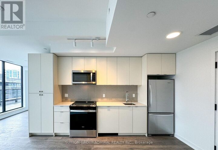 Property Photo:  1604 Charles Street Ph512 B  ON L1N 0P2 