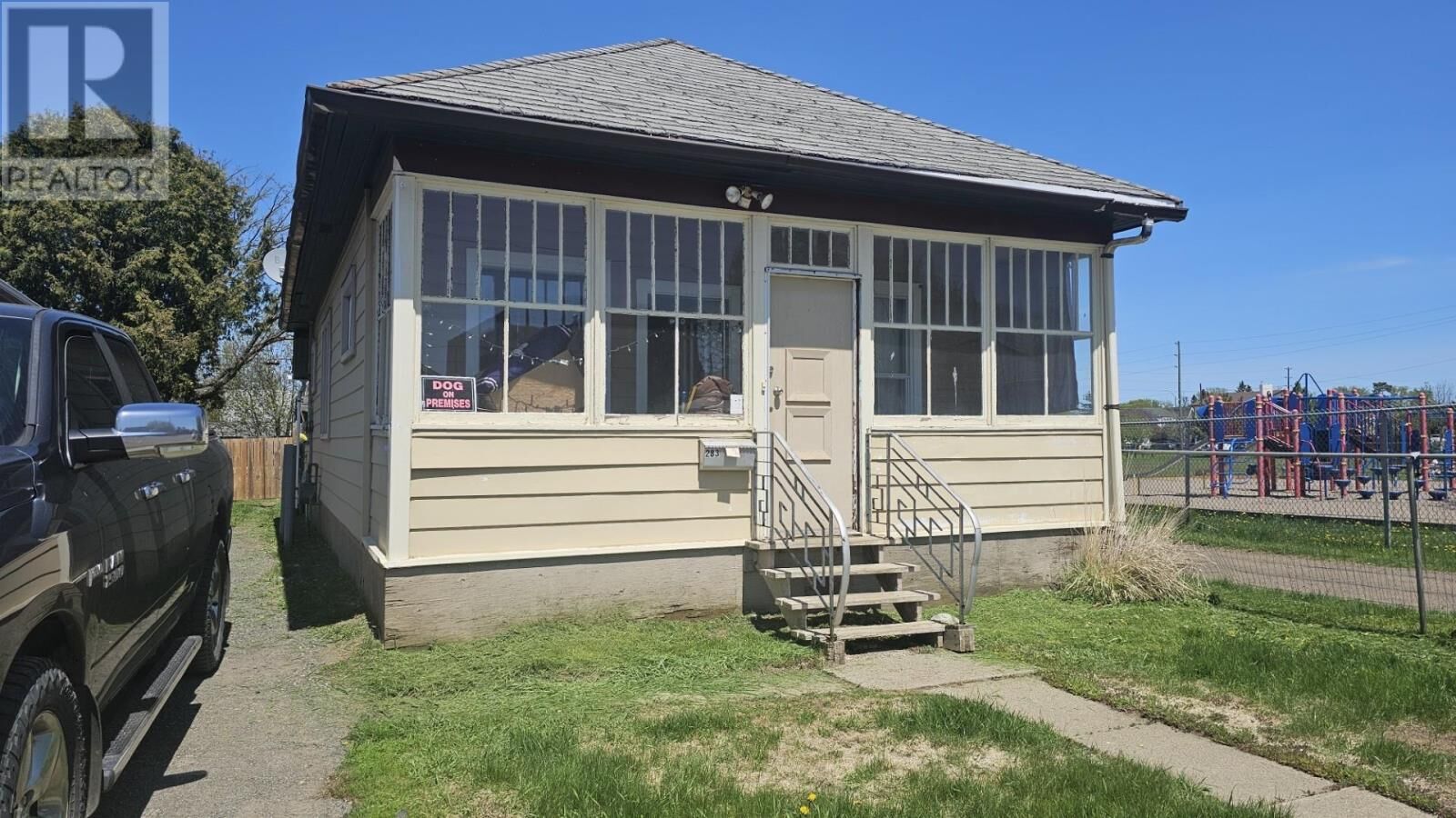 Property Photo:  283 Brock St E  ON P7E 4H3 