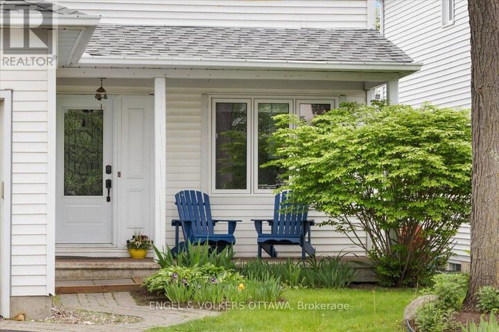 Property Photo: 3762 Autumnwood Street ON K1T 2K8