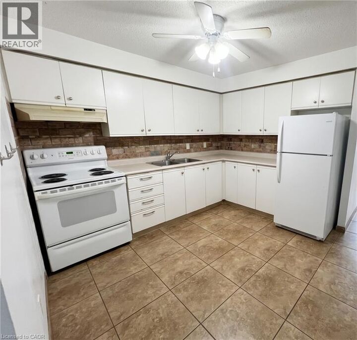 Property Photo:  55 Green Valley Drive 1607  ON N2P 1Z6 