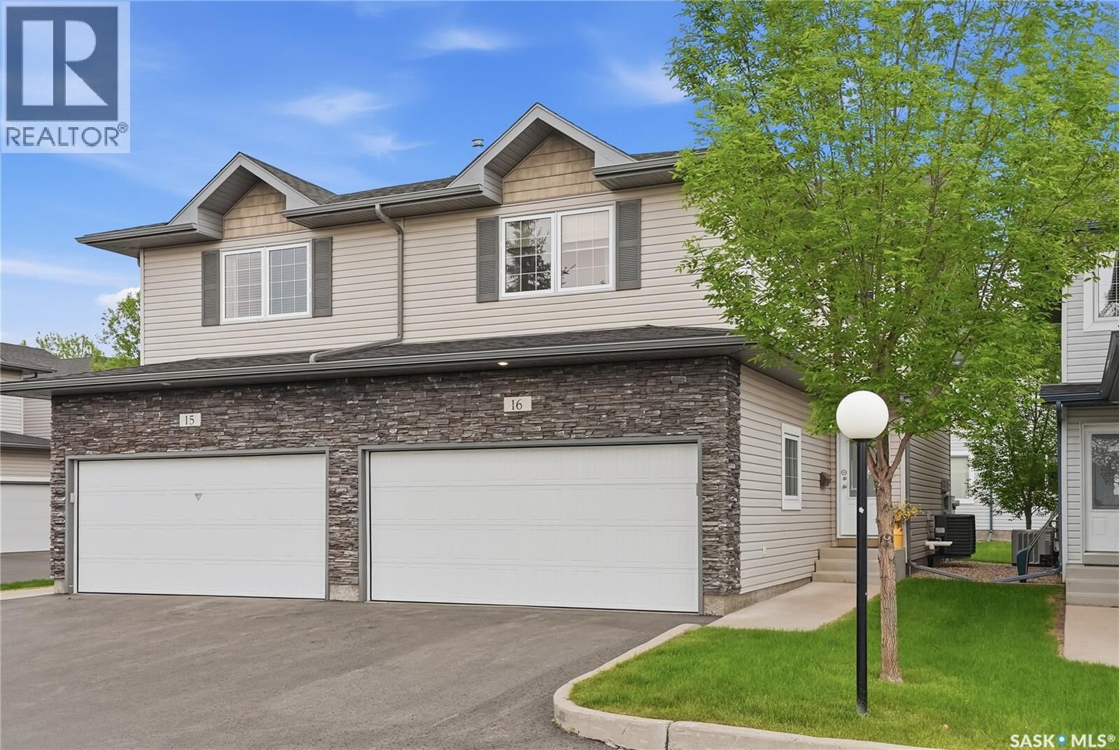 Property Photo:  16 110 Dulmage Crescent  SK S7T 0C7 