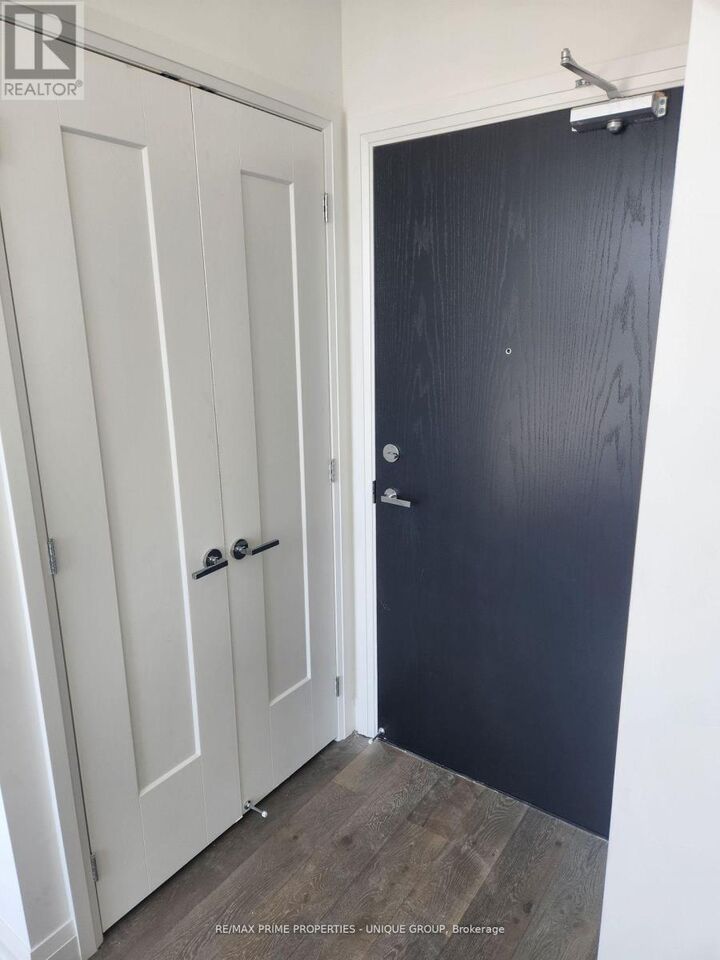 Property Photo: 293 The Kingsway 703 ON M9K 3A9