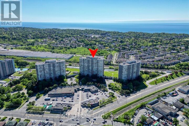 Property Photo:  3 Greystone Walk Drive 2027  ON M1K 5J4 