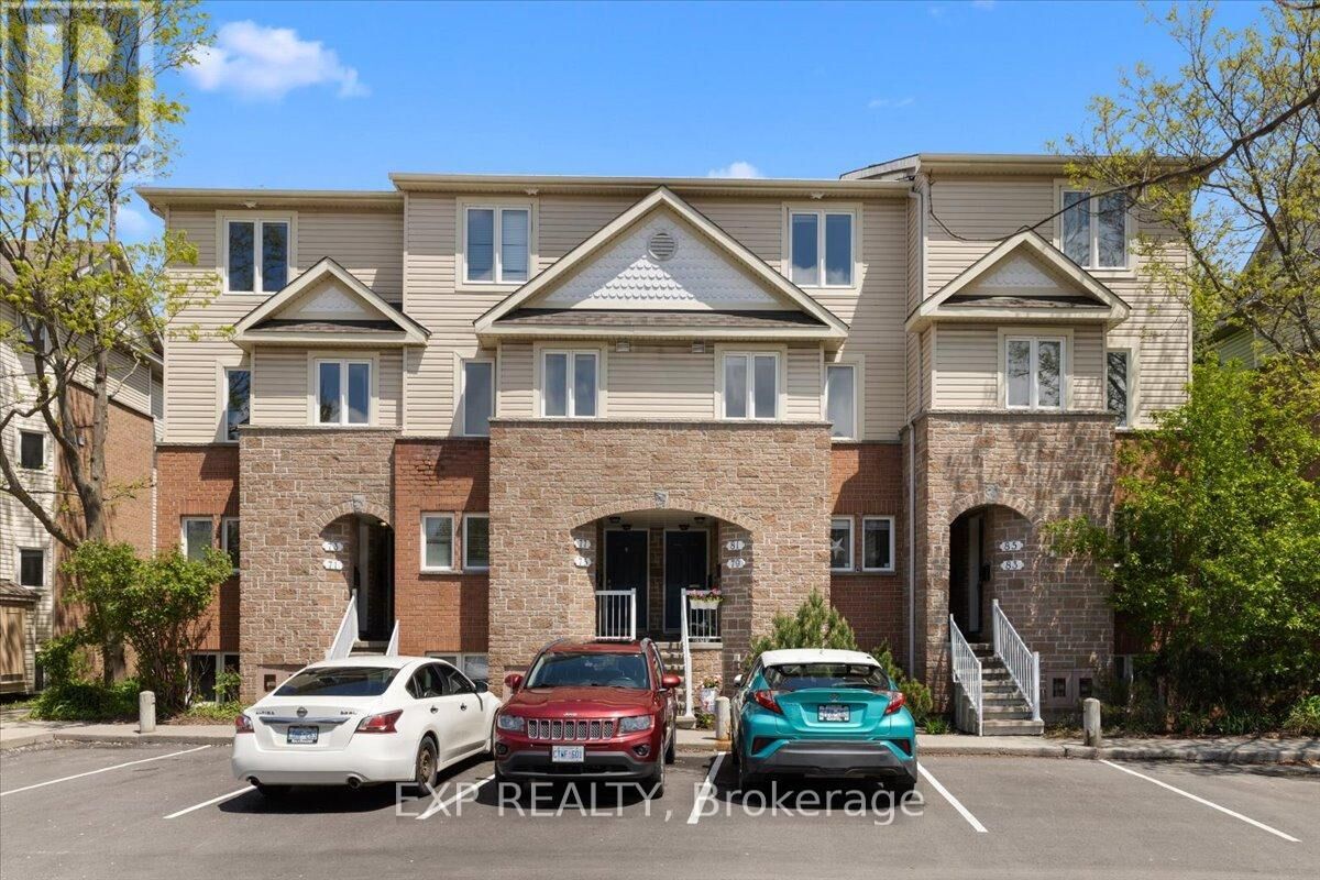 Property Photo:  77 Strathaven Private  ON K1J 1K7 