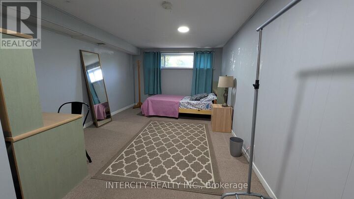 Property Photo: 56 Caracas Road Room 2 ON M2K 1B1