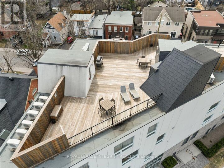 Property Photo: 150 Greenfield Avenue 204 ON K1S 0X8