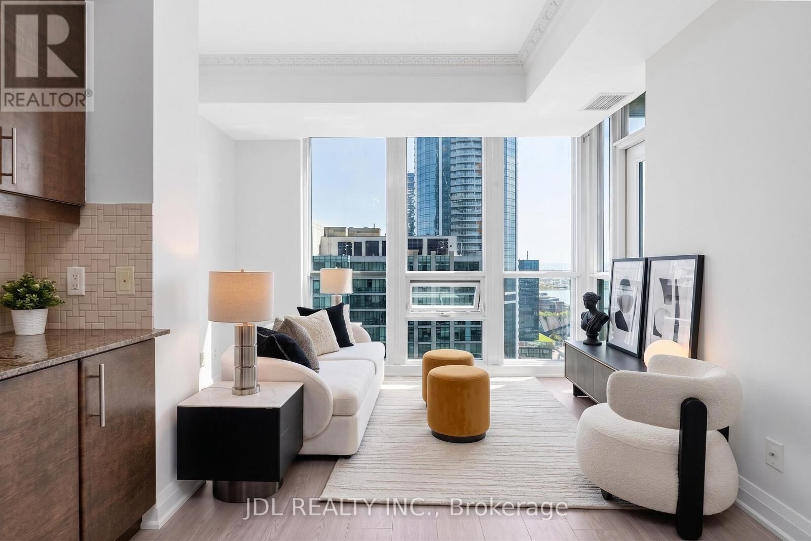 Property Photo:  16 Harbour Street 4006  ON M5J 2Z7 