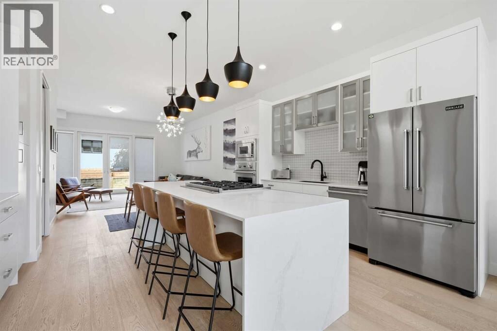 Property Photo: 2124 32 Avenue Southwest AB T2T 1W8