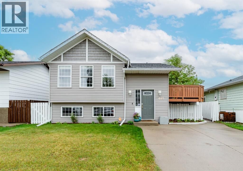 Property Photo: 685 3 Avenue West AB T0J 0Y2