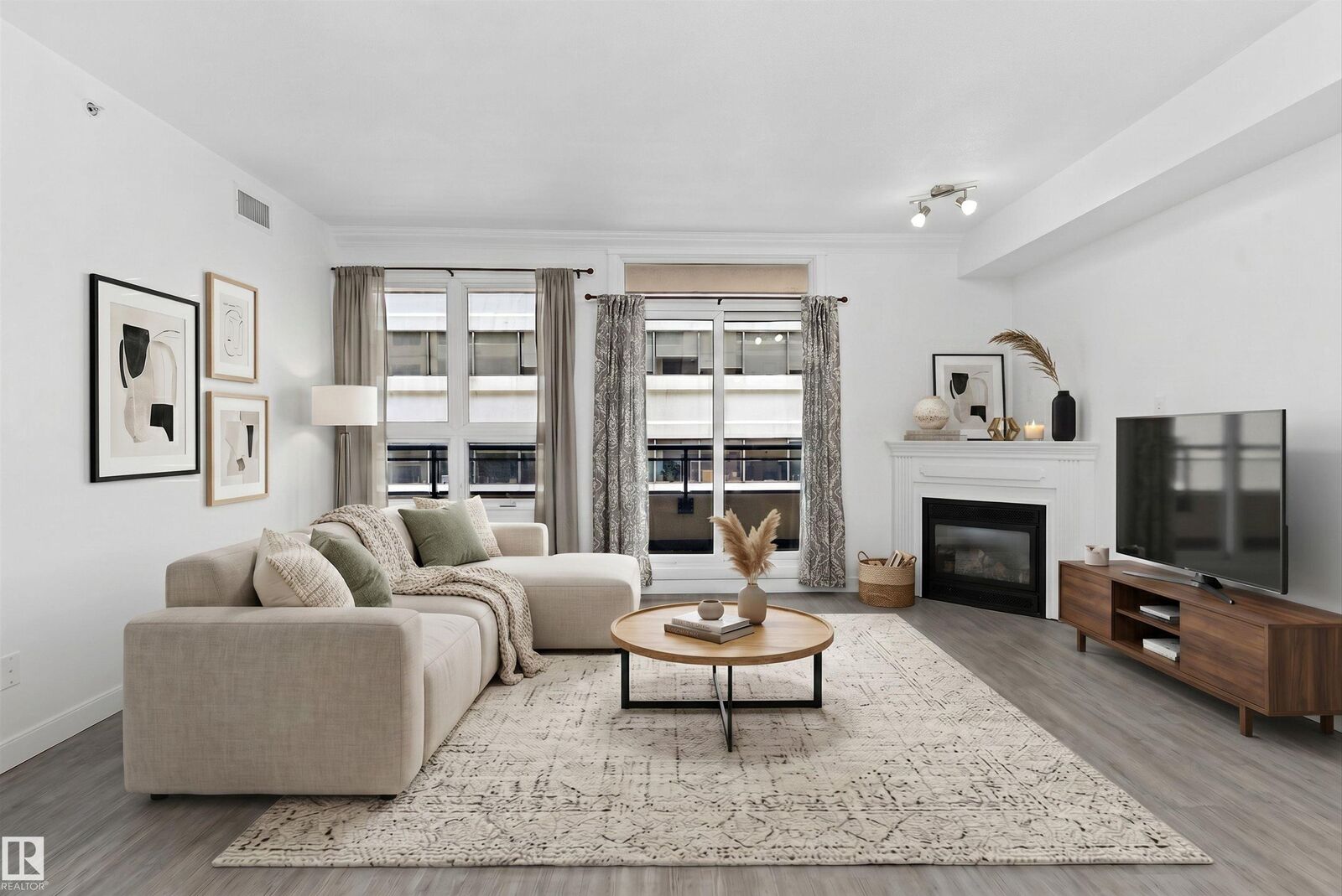 Property Photo: 9939 109 Street NW 902 AB T5K 1H6