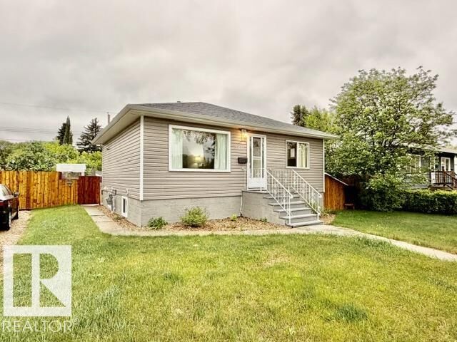Property Photo:  5611 51 Avenue  AB T4V 0W3 