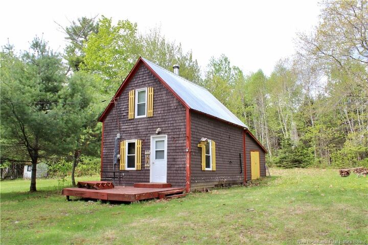 9 Clarks Point Road — photo 1