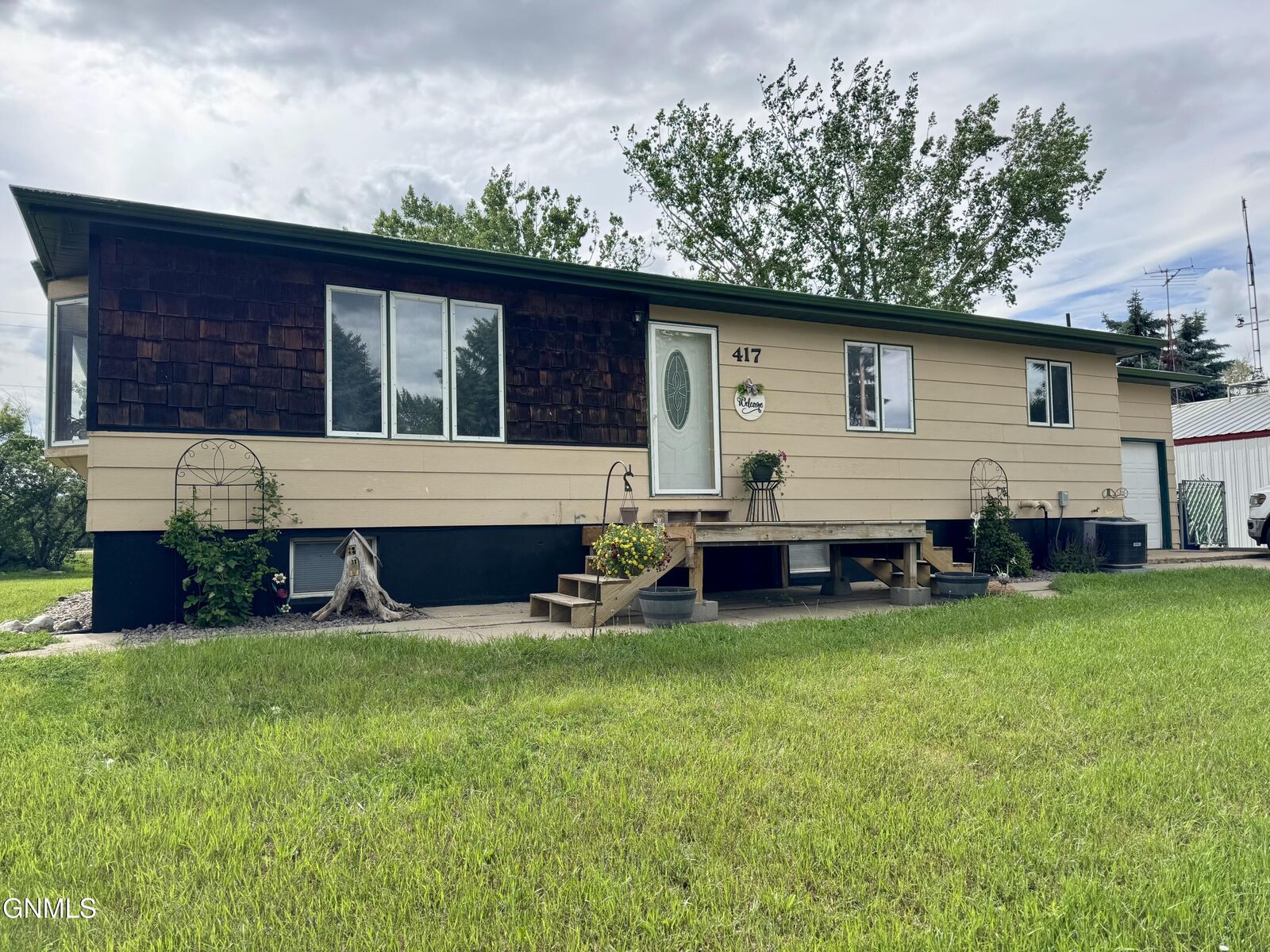 Property Photo: 417 4th Avenue SW ND 58523