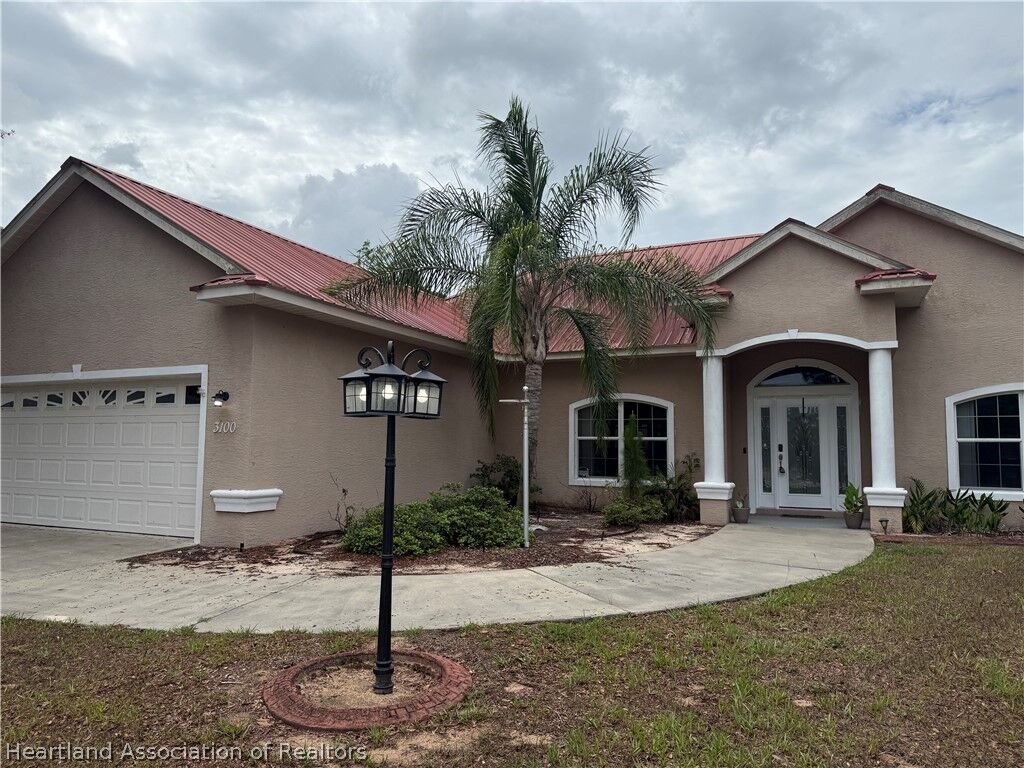 Property Photo: 3100 Peachtree Drive FL 33852