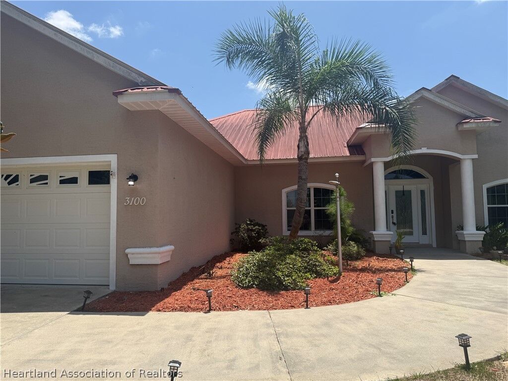 Property Photo: 3100 Peachtree Drive FL 33852