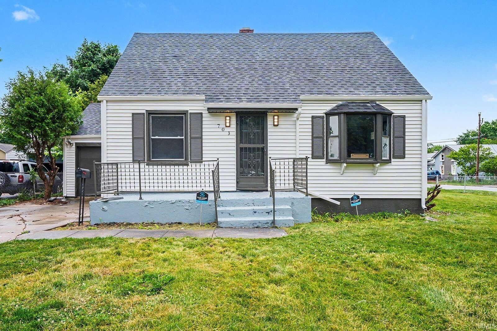 Property Photo:  703 S Wellington Street  IN 46619-2924 