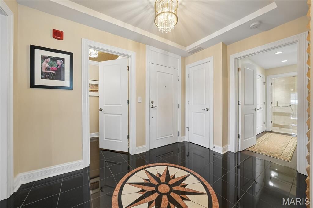 Property Photo:  232 N Kingshighway Boulevard 902  MO 63108 