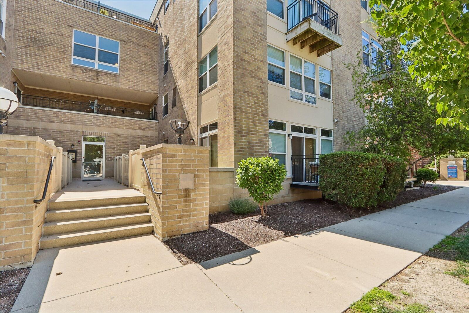 Property Photo:  1550 N Warren Ave  WI 53202 