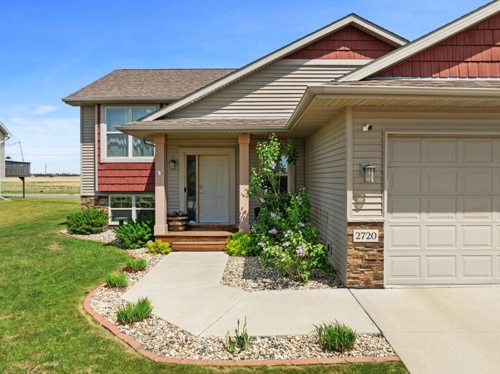 Property Photo: 2720 Heritage Dr NW ND 58703