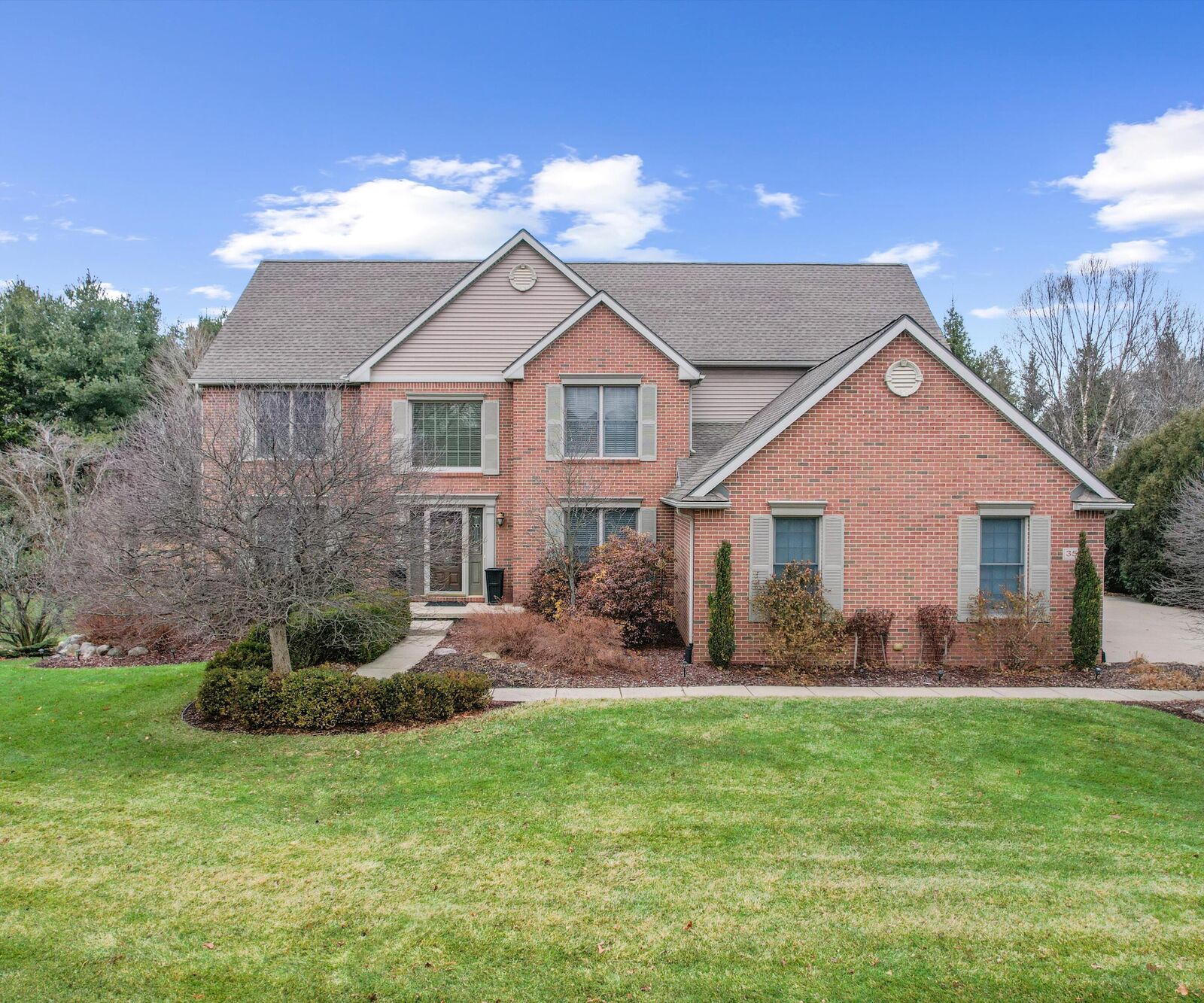 Property Photo: 350 Huntington Drive MI 48176