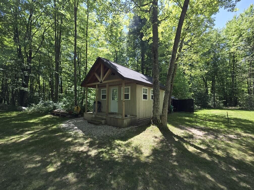 Property Photo:  1389 S Oak Avenue  MI 49349 