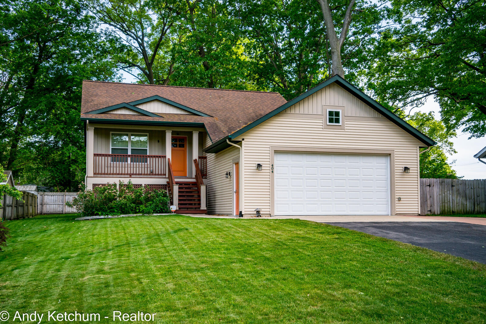 Property Photo:  404 3rd Avenue  MI 49424 