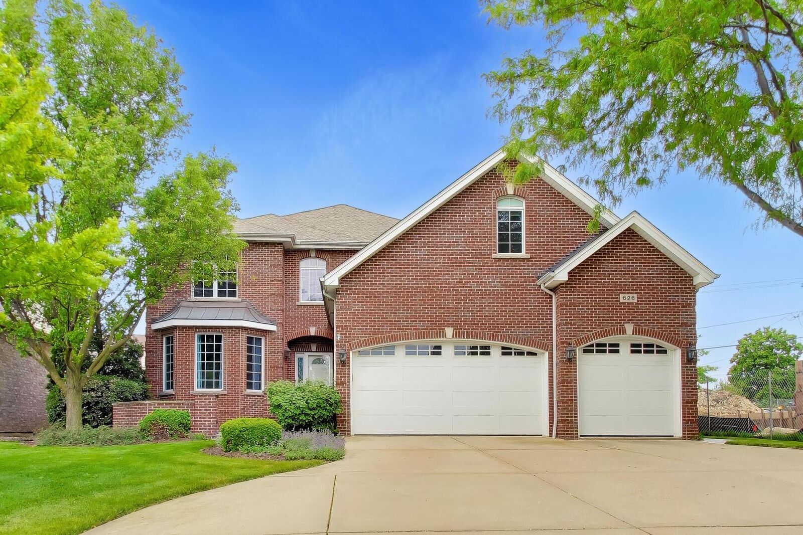 Property Photo:  626 N Van Auken Street  IL 60126 