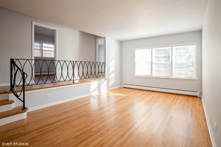 Property Photo: 1022 Arnold Court 2 IL 60016