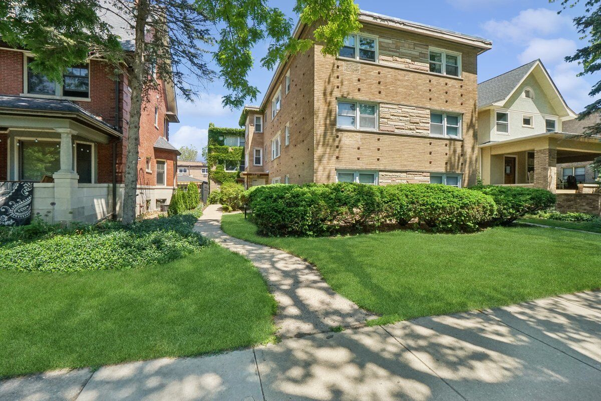 Property Photo:  