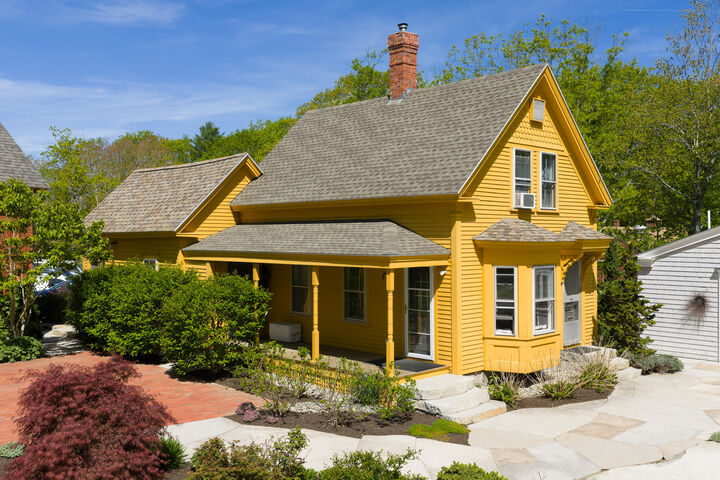 Property Photo:  1680 US-1  ME 03902 