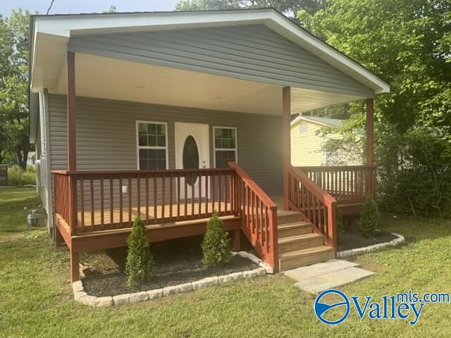 Property Photo:  509 Earl Street  AL 35768 