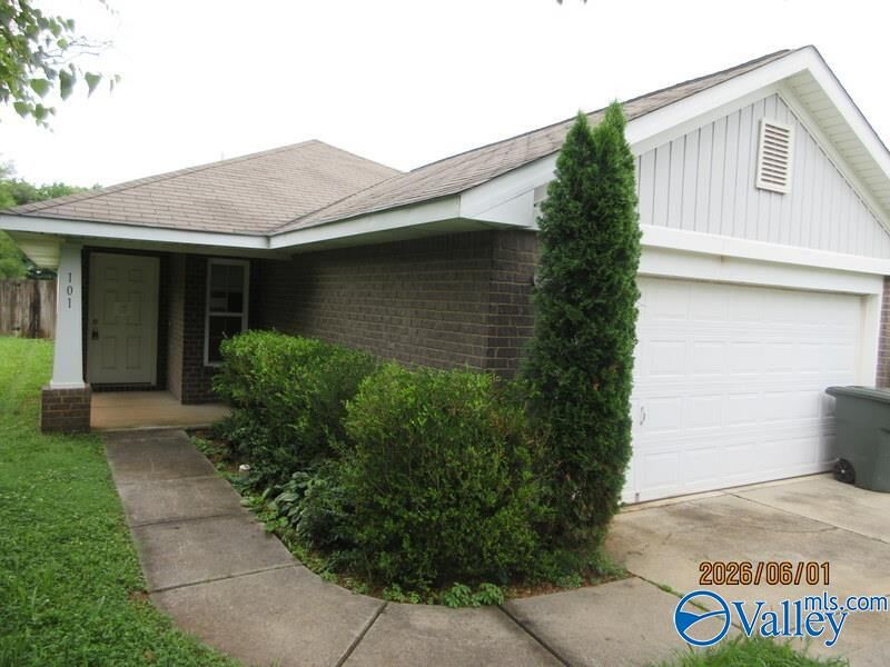Property Photo:  101 Valleyside Drive NE  AL 35810 
