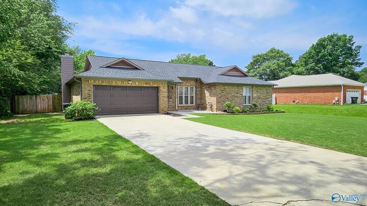 Property Photo:  230 Pin Oak Drive  AL 35758 